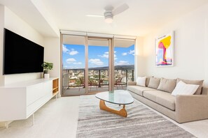 Smart TV - Ocean-MT Views From the Luxury Sky Ala Moana Condo with Amazing Amenities (Honolulu)
