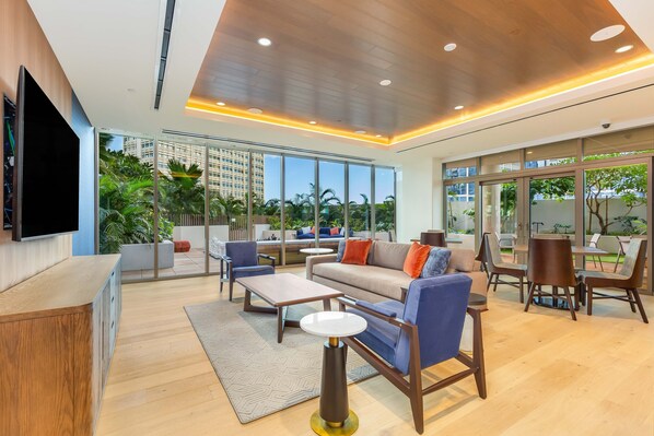 Smart TV - Ocean-MT Views From the Luxury Sky Ala Moana Condo with Amazing Amenities (Honolulu)