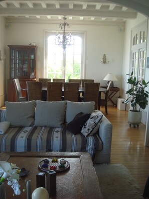 TV, fireplace, DVD player, ping pong