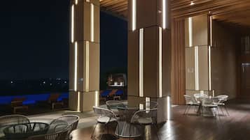 2 piscinas al aire libre