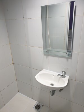 Appartement « Premier » | Salle de bain | Serviettes fournies