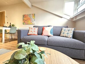 Living area - Bootham Loft Top Floor Apartment. Sleeps 3 close to city centre & York Minster (Clifton)