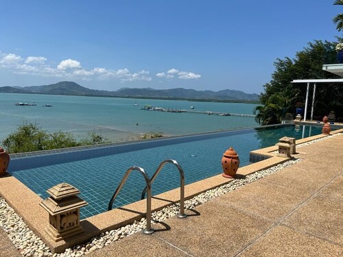 High-quality stay on Bay of Cape Yamu with a panoramic sea view of the Sapan Bay