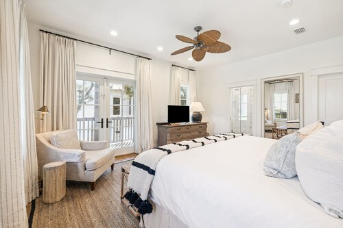 Luxury retreat with carriage house, private pool, bikes & minutes from the beach