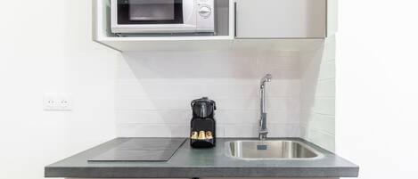 Microwave, coffee/tea maker, cookware/dishes/utensils, dining tables