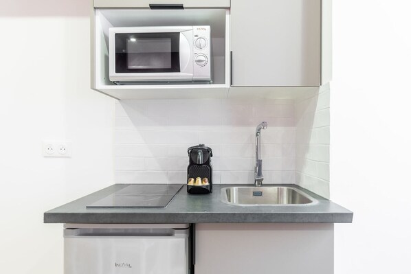 Microwave, coffee/tea maker, cookware/dishes/utensils, dining tables