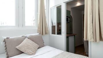 1 slaapkamer, een strijkplank/strijkijzer, gratis wifi, beddengoed