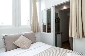 1 habitación, tabla de planchar con plancha, wifi gratis y ropa de cama 