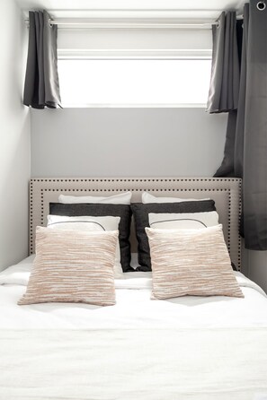 1 habitación, tabla de planchar con plancha, wifi gratis y ropa de cama 