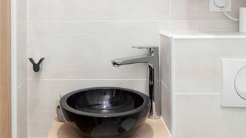 Sèche-cheveux, serviettes fournies