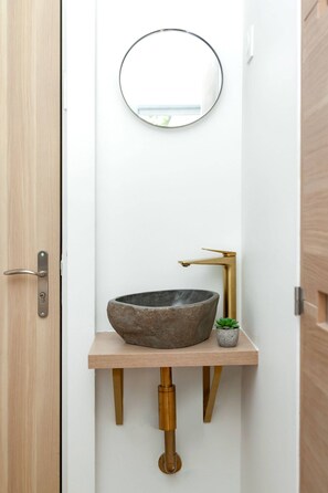 Shower, hair dryer, towels - David D Angers 22 - Studio Apartment, Sleeps 2 (Paris)