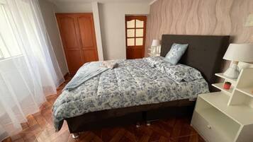 4 soverom, strykejern/-brett, wi-fi (inkludert) og sengetøy