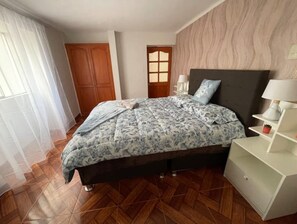 4 habitaciones, tabla de planchar con plancha y wifi gratis 