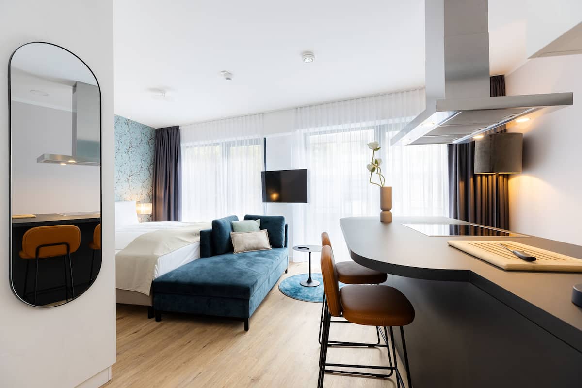 Business Studio | Soundproofing, free WiFi