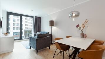 Executive Suite, 1 Bedroom, Non Smoking | Living area