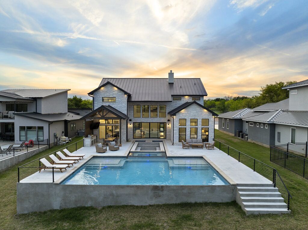 室外游泳池，恒温泳池