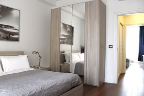 2 bedrooms, iron/ironing board, free WiFi, bed sheets - SMN Station 2 - Top Position in front of the exit of SMN station (Firenze)