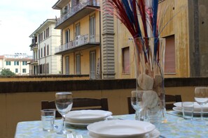Outdoor dining - SMN Station 2 - Top Position in front of the exit of SMN station (Firenze)