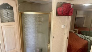 Room - Vibe'n in the View within walking distance from the square and Pickin' Park. (Mountain View)