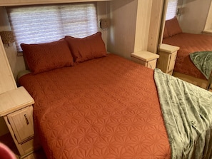 1 bedroom, WiFi, bed sheets - Vibe'n in the View within walking distance from the square and Pickin' Park. (Mountain View)