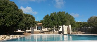 A 20mn à Pieds du Port et des Commerces, Villa Tout Confort Avec Piscine