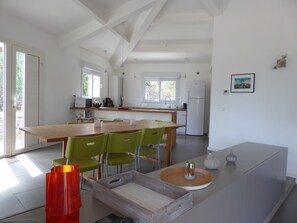 Dining - A 20mn à Pieds du Port et des Commerces, Villa Tout Confort Avec Piscine (Bonifacio)