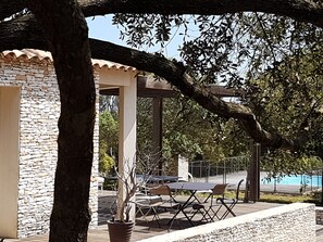 Outdoor dining - A 20mn à Pieds du Port et des Commerces, Villa Tout Confort Avec Piscine (Bonifacio)