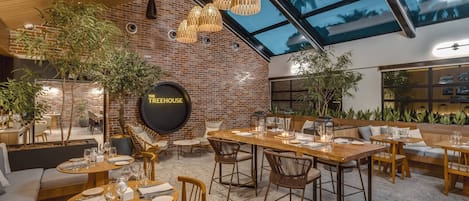 Breakfast, lunch, dinner served; pool views