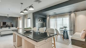 2 Bedroom Penthouse Suite | Dining room