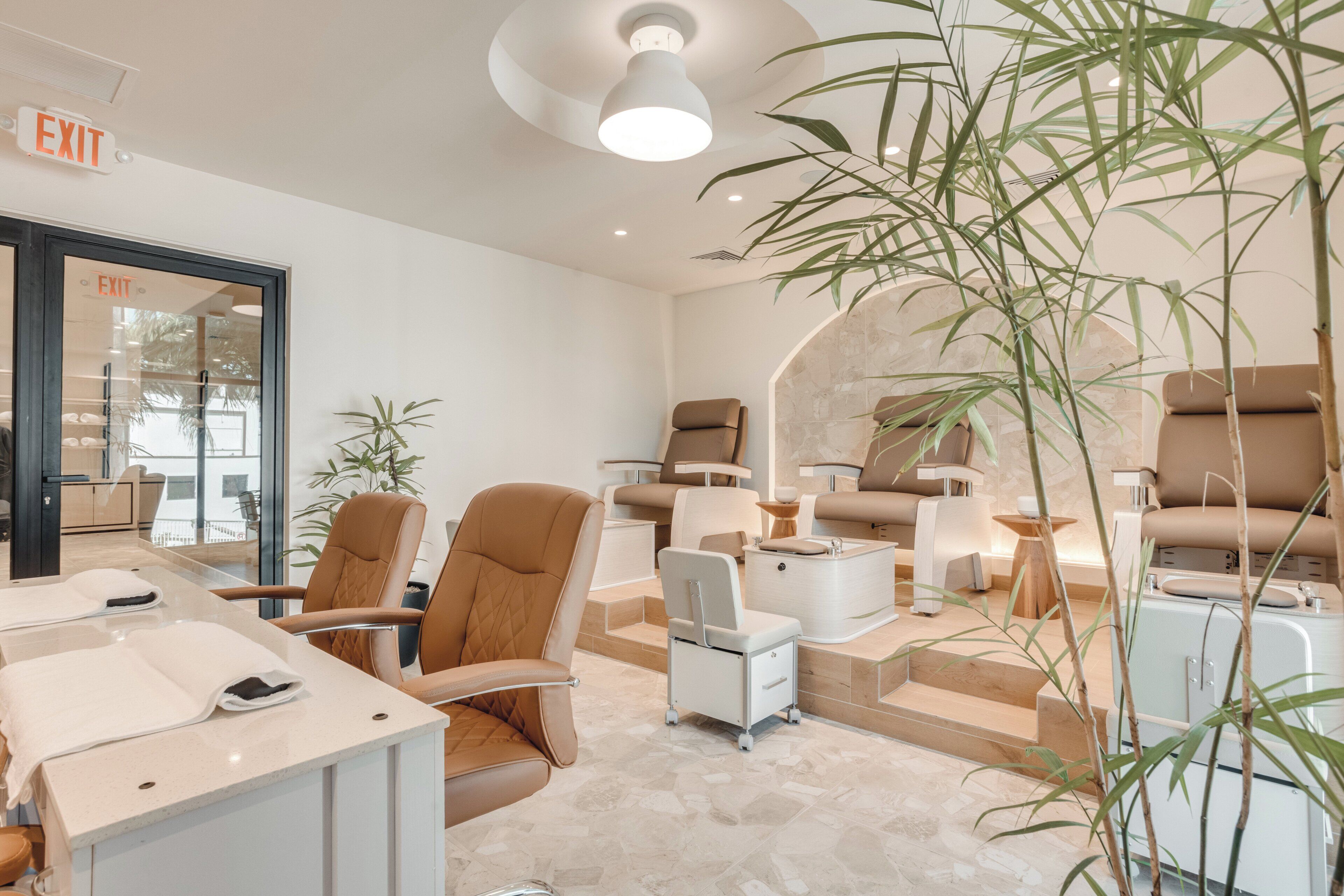 Sauna, steam room, body treatments, aromatherapy, deep-tissue massages