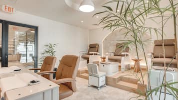 Sauna, steam room, body treatments, aromatherapy, deep-tissue massages