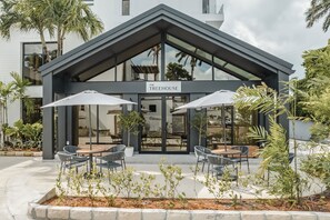 Breakfast, lunch, dinner served; pool views