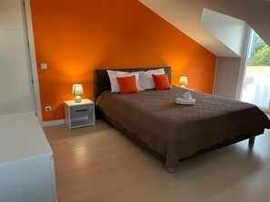 2 chambres, fer et planche Ă repasser, Wi-Fi gratuit, draps fournis