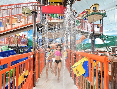 Rustic Retreat / Fireplace  / Casino / Camelback - Close to everything!