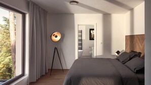 Ein modernes Schlafzimmer mit einem großen Bett, einer Stehlampe und Blick ins Freie.