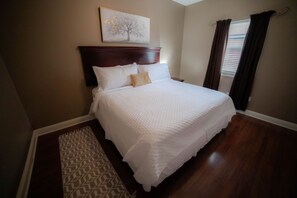 5 habitaciones, tabla de planchar con plancha, wifi y ropa de cama 