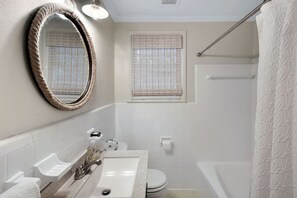 Dusche, Handtücher, Seife, Toilettenpapier