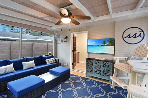 Spacious Home with private pool and dog friendly!