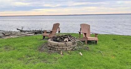 Beautiful Oneida Lake Shore Home and Yard
