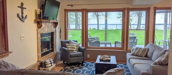 Beautiful Oneida Lake Shore Home and Yard