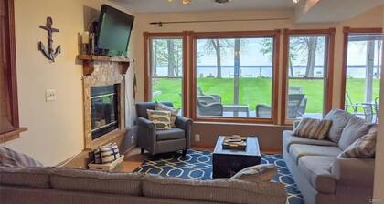 Beautiful Oneida Lake Shore Home and Yard