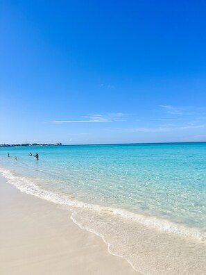 ビーチ、サンラウンジャー、ビーチタオル