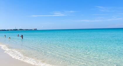 WOW STYLISH! Next2Bahamar: Pickleball, PrvPool, HotTub + Beachlife & Restaurants