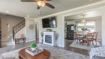 Smart TV, fireplace