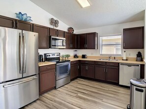 Refrigerador, microondas, horno, placa de cocina