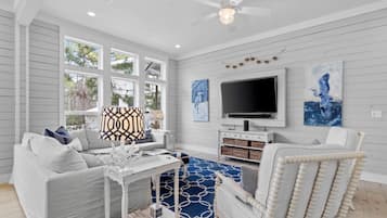 Smart TV, tenis de mesa y monitor de computadora