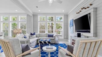 Smart TV, tenis de mesa y monitor de computadora