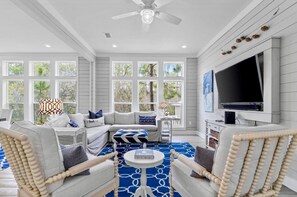 Smart-tv, bordtennisbord, computerskærme