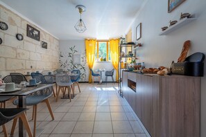 Shared fridge, microwave, electric kettle, highchair - A 2 pas d'Azay (Neuil)