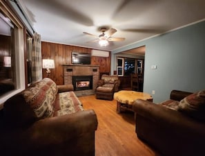 Smart TV y chimenea